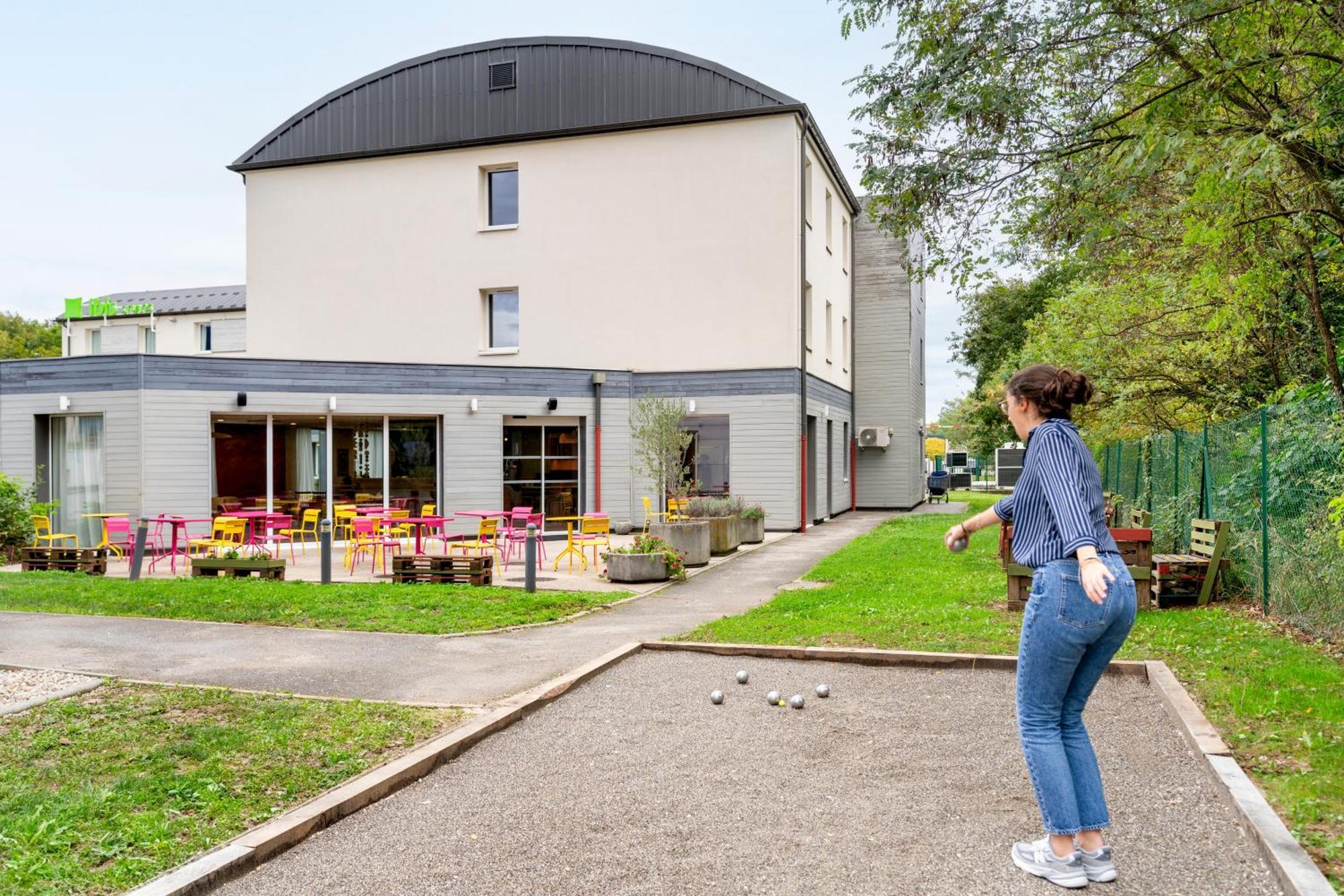 Ibis Styles Prevessin Geneve Aeroport Hotel Exterior photo